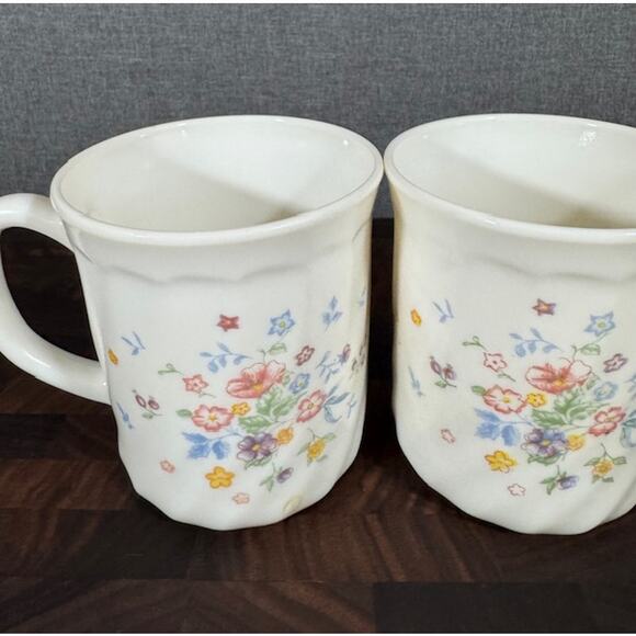 Vintage Arcopal Milk Glass Set of Four Made In France - Picture 3 of 6